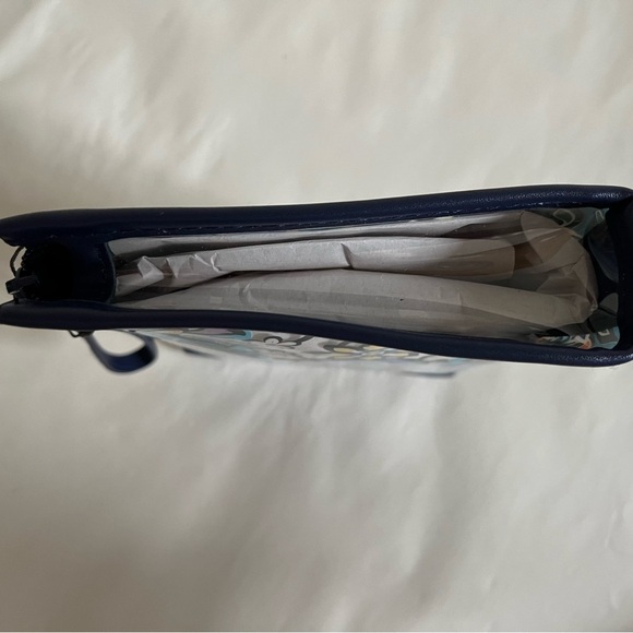 Vera Bradley Lisbon Medallion Cool Clear Beach Wristlet NWOT - Picture 3 of 8